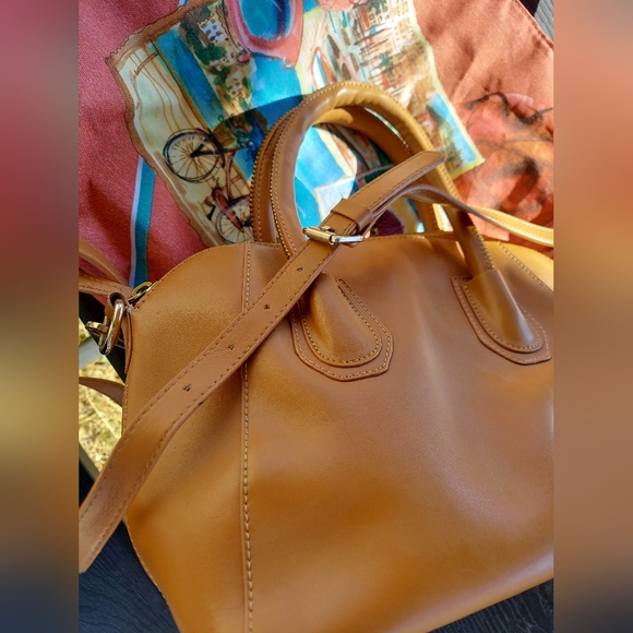 American Vintage Handbags - Vintage Leather Purse